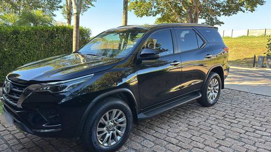 TOYOTA HILUX SW4 2.7 VVT-i FLEX SRV 7L 4X2 AUTOMÁTICO